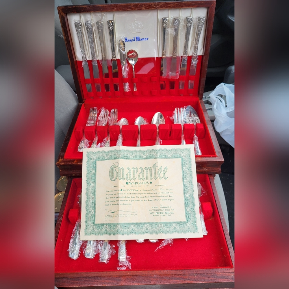 Wm. Roger's Silversmiths silver-plated 8 piece service set